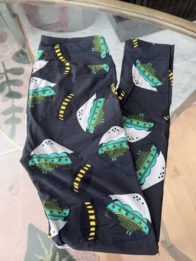 LuLaRoe Black Leggings Cruise Ship Print